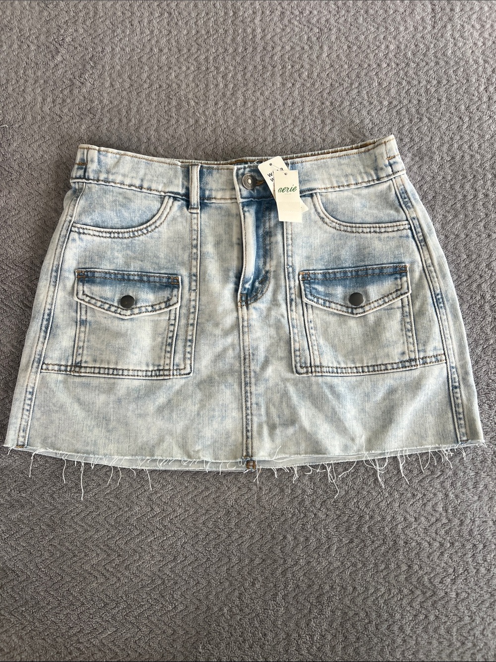 NWT Aerie Light Blue Acid Wash Raw Hem Mini Denim Skirt Size Small